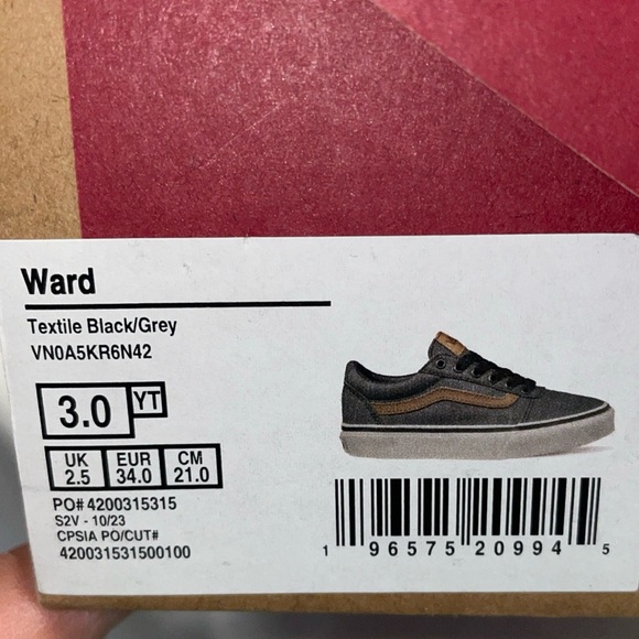 Vans Ward Youth Boys Size 3
Textile Black Grey Brown
Shoes Lace Up NEW - Picture 12 of 12